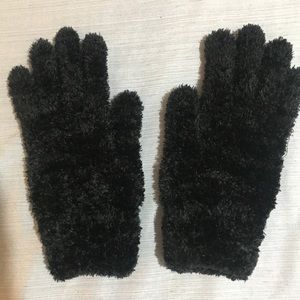 Fuzzy gloves